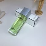 Chanel No.19 Eau de Toilette Spray - Image 4