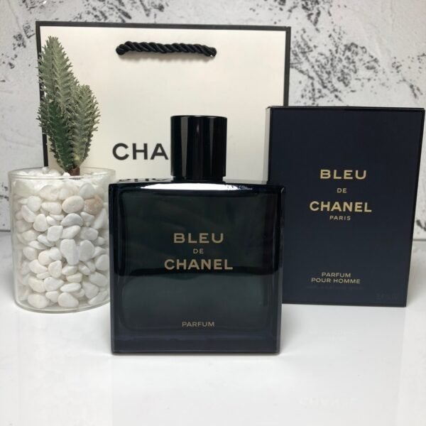 Chanel Bleu de Chanel Parfum.