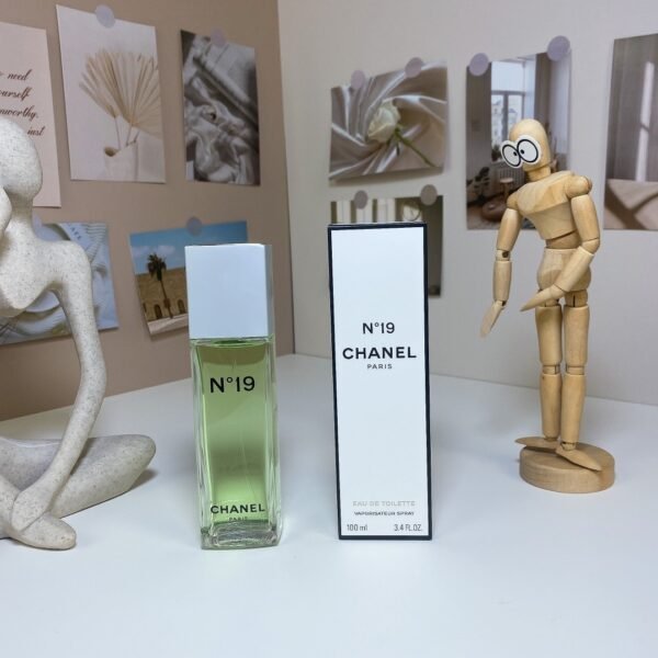Chanel No.19 Eau de Toilette Spray