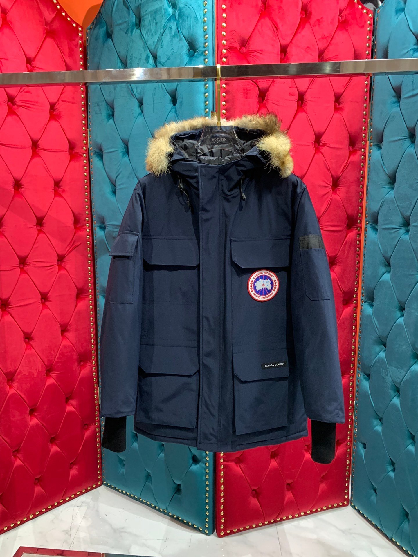 009_ZT CANADA GOOSE - Image 1