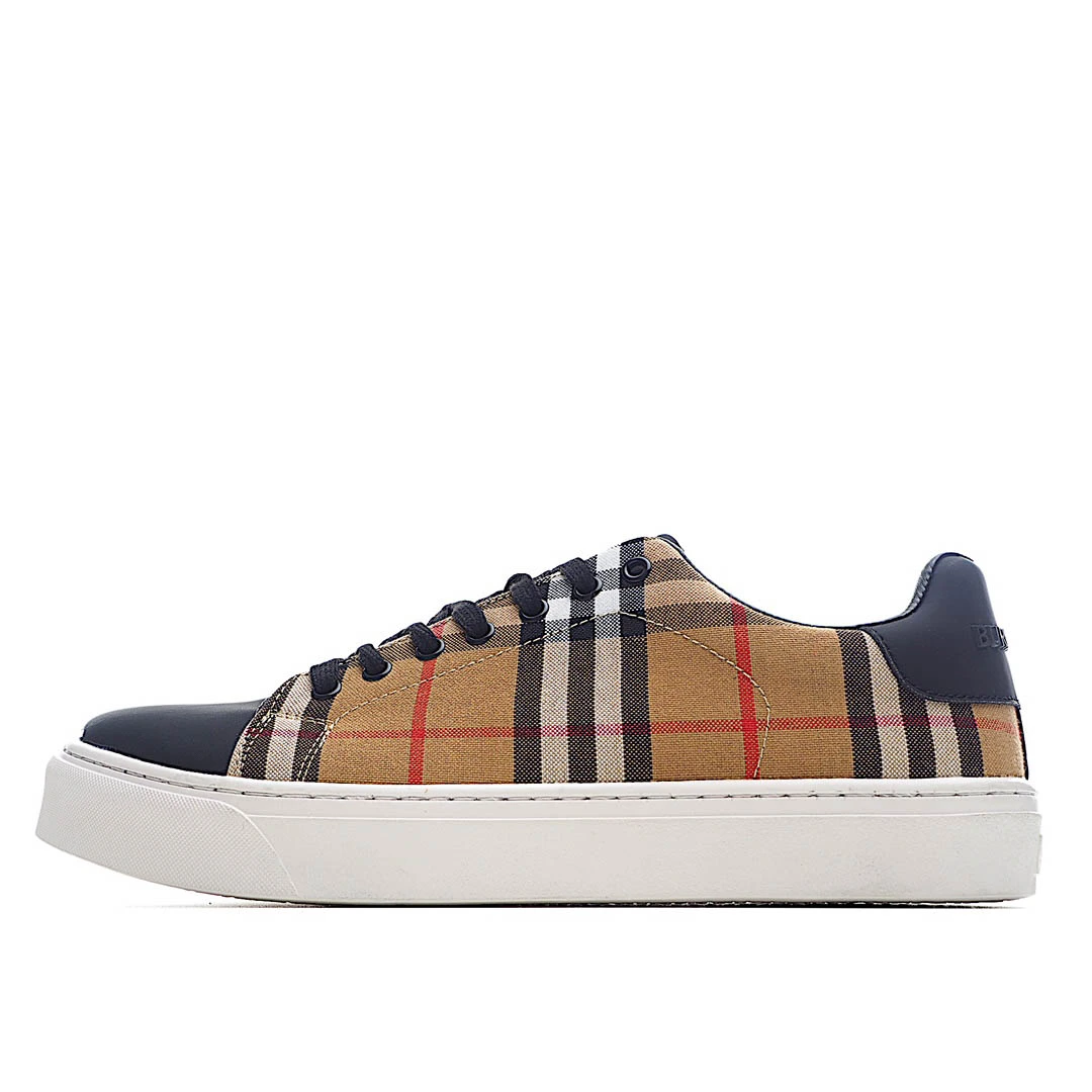 i2118aba1057135e4cd692040318c1a5f.webp BURBERRY Vintage Sneakers - Image 1
