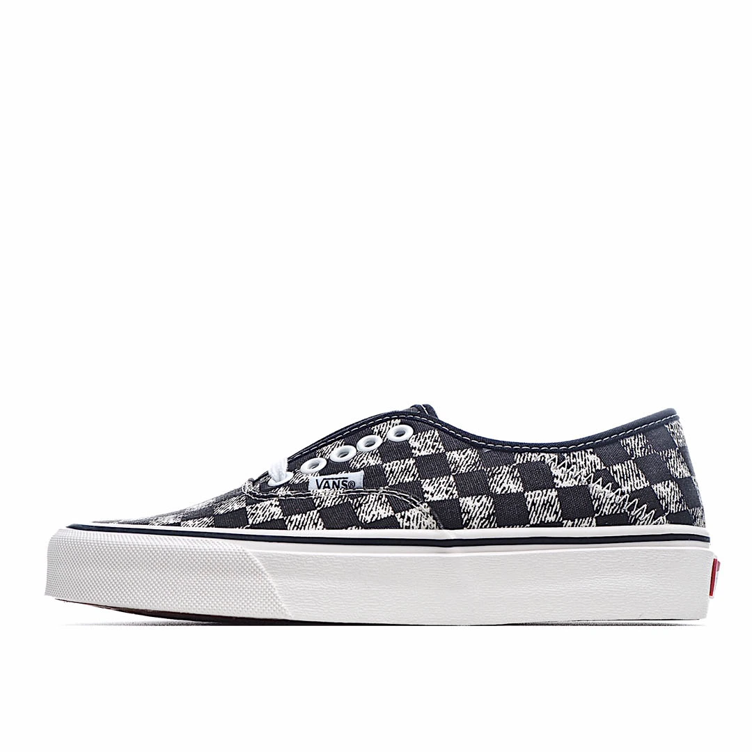 i2a9e6f972abc9f8794cd2471bf05baec.webp Vans Vault OG Era Low-Top Sneakers - Image 1