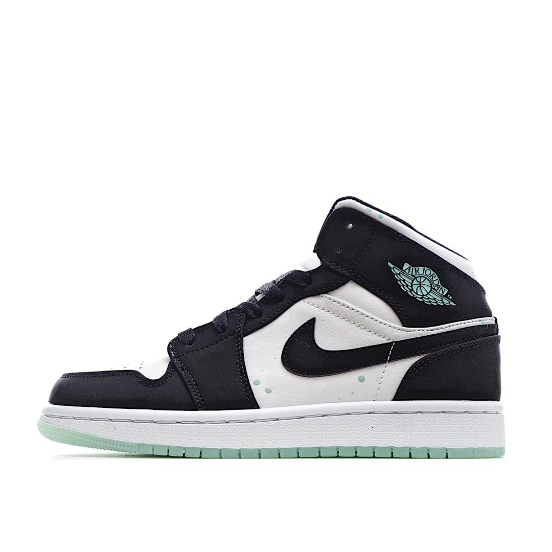 i5a8a60a39d052939c23745f13a48d819.webp Air Jordan 1 Mid SE GS ‘Glow in the Dark Panda- - Image 1