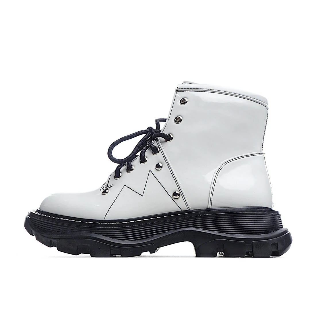 i84f8187f6fa00ca8a2ad77823e583aa1.webp Alexander McQueen - Image 1